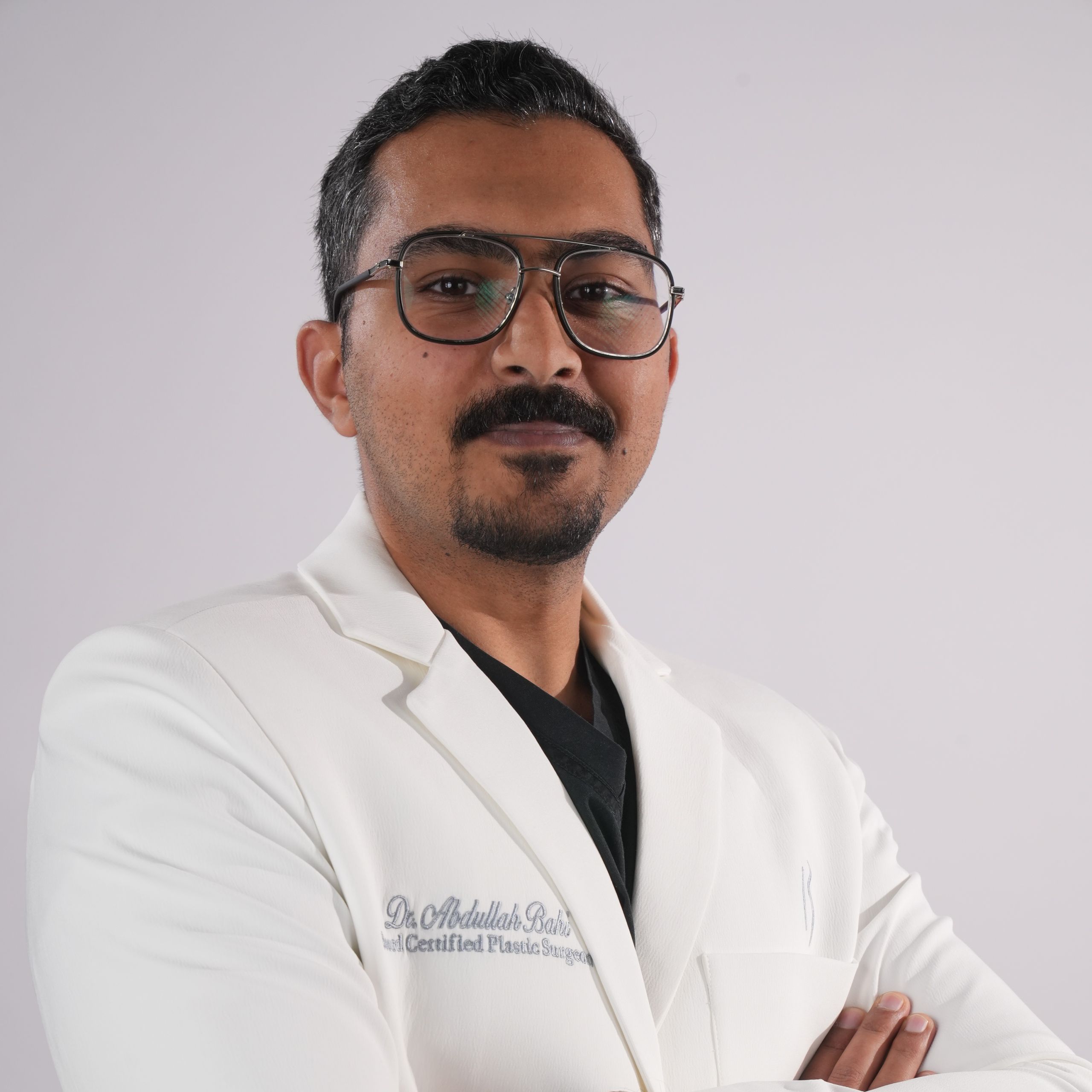 افضل جراح تجميل في الرياض الدكتور عبدالله باهي